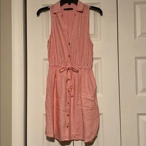 Sleeveless collared dress